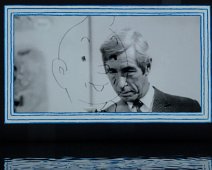 Hergé dessinant Tintin